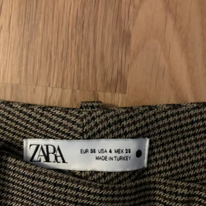 Zara byxa - Säljer dessa byxorna i storlek S då de inte passar längre😁 