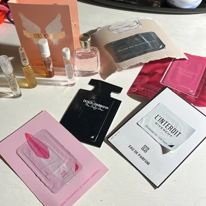 Parfym tester + ritual olja - Parfymtester och en rituals GLOW boost olja. Alla på bild 2 = 3kr styck. Alla på bild 3 = 6kr styck. Allt för 40kr. Frakt 26kr för allt alternativt 13 kr💕