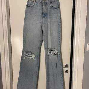 Högmidjade jeans från zara i full length 