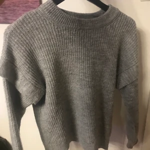 Grå stickad  - Grå stickad 