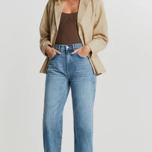 Gina 90’s jeans - Säljer mina favorit jeans på grund av för stora, fin blå tvätt, dom är avklippta och jag är 160 så dom går till hälen på mig