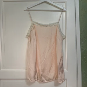 Linne med spets  - ❤️