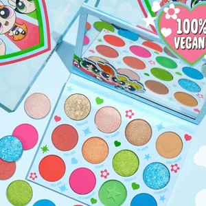 COLOURPOP ögonsskugspalett Powerpuff  - Hej! Säljer min oanvända och (oswtchade) ögonskuggspalett från Colourpop (köpt på deras hemsida - kvitto finns). Det är en limited edition av powerpuff kollektionen.
