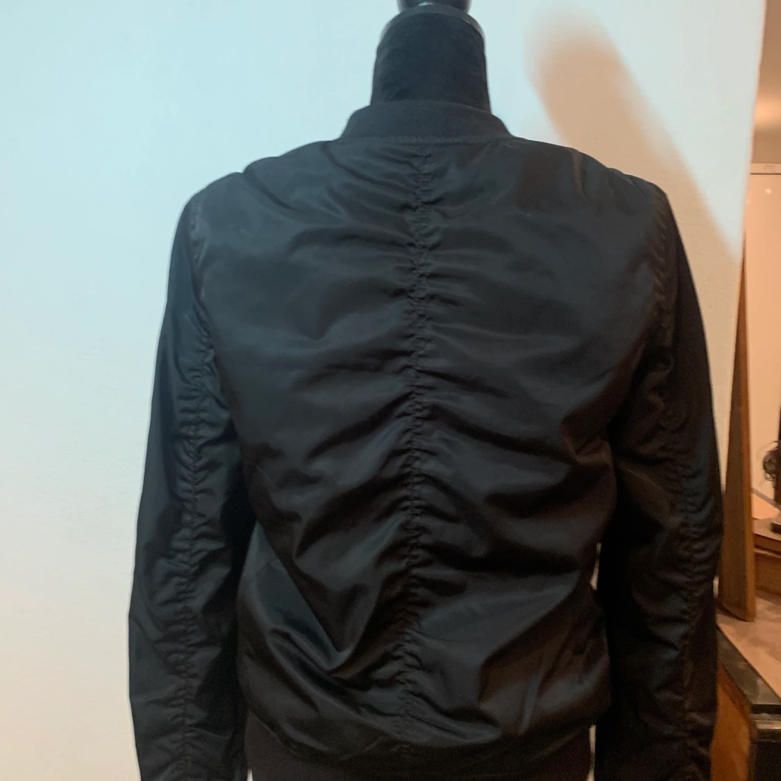 Svart bomberjacka - 91