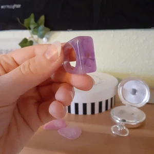 Lila ring från Pill and Punch - Fin lila ring från pill and punch