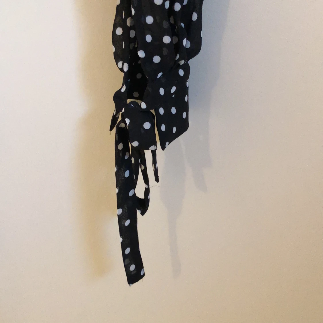 Fin blus med volanger - 38