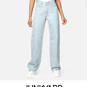 Jeans - Populära vida jeans från junkyard i stl 29, endast använda en gång så de är i nyskick!😋