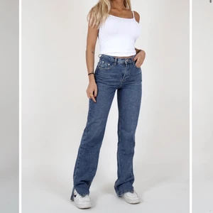 Venderby jeans - Intressekoll på mina AAS SNYGGA venderby’s jeans! Som endast är använda två gånger! Buda privat högsta bud ligger på 650 kr!❤️sista bilden är hur dom sitter på mig själv! Skulle passa perfekt på nån som är 165-172!❤️ SÄLJER DIREKT FÖR 700❤️