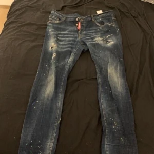 DSquared2 Jeans, storlek 32 - Säljer då jag har bytt stil och använder inte längre, hämtas eller skickas