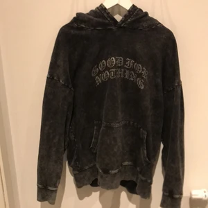 ”GOOD FOR NOTHING” rihnestone hoodie M - Använd 2-3 gånger strl S men sitter som M. Inga fläckar eller andra problem. Nyskick. 