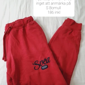 Flera klädesplagg - Allt är I fint skick, priserna är inkl frakt