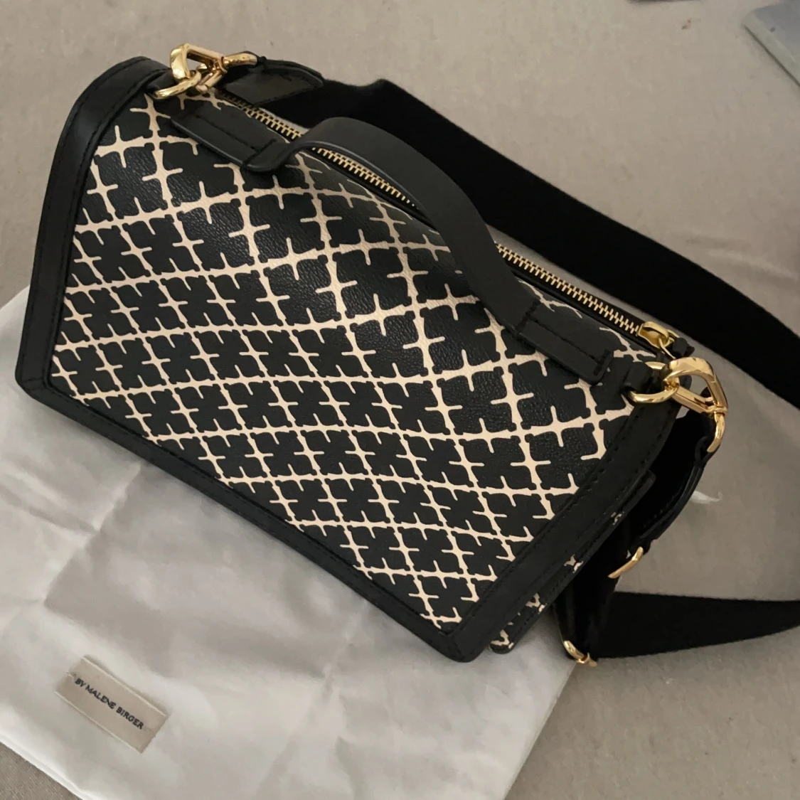 En axelväska från Malene Birger