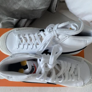 Nike blazers - Helt oanvända, jätte fina🤍 säljer för behov av pengar. Nypris 1000kr från zalando, slutsålda i många storlekar!