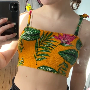 topp - somrig topp från Nelly! Perfekt nu till sommaren 💓 frakten är gratis!