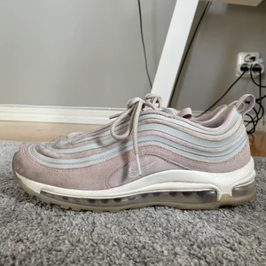 Nike Air Max 97 - Använda ca 5 gånger och de är små i stoleken så passar om man har storlek 38/39