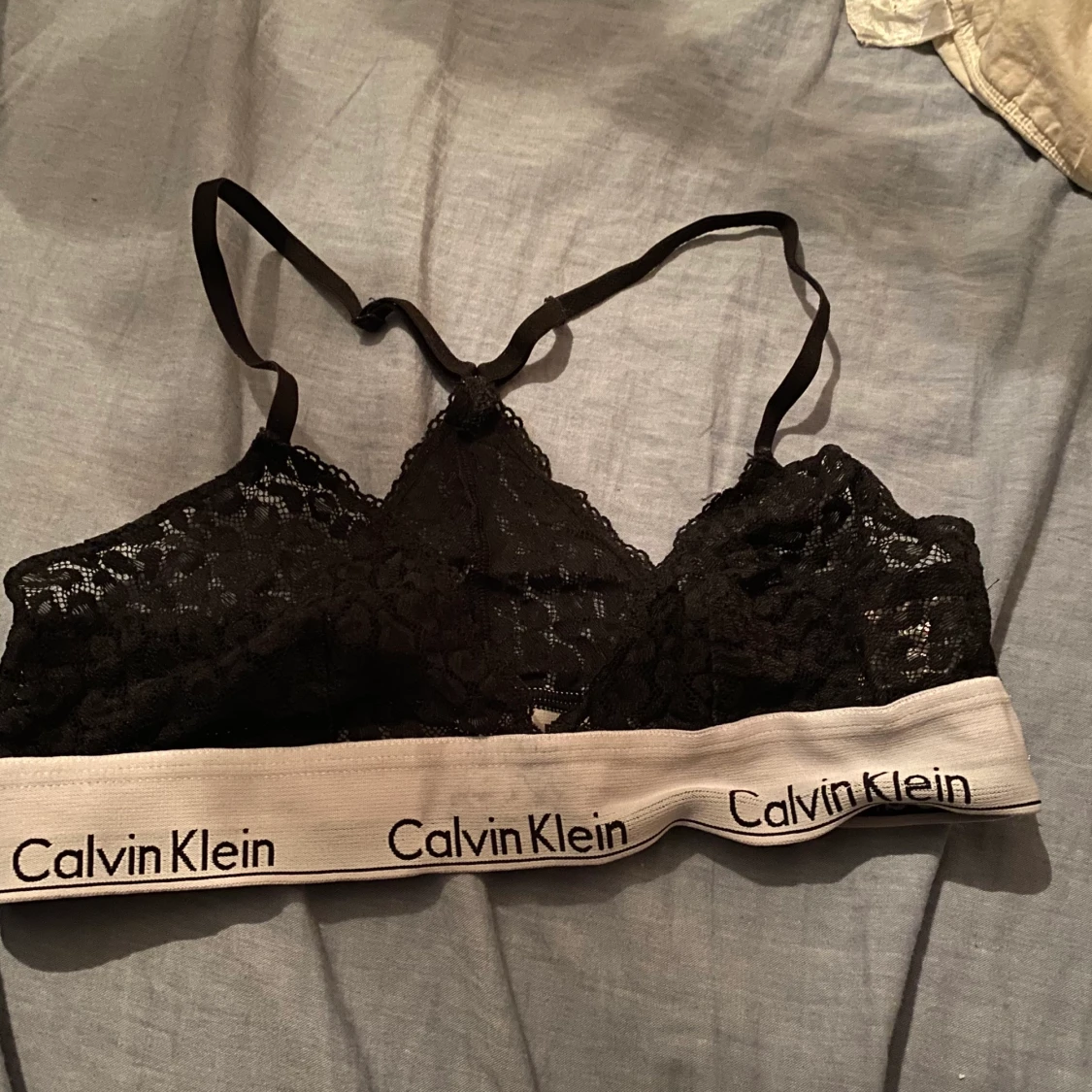 CALVIN KLEIN SPETS BH TOPP - 90