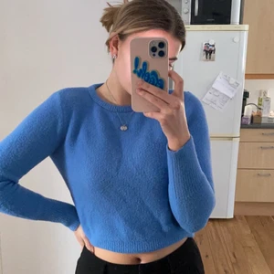 Stickat tröja  - Superfin blå tröja från zara