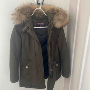  - Säljer denna skit snygga jackan!!  En super snygg färg och jackan är i väldigt bra skick!! Jackan köptes på länna sport för 1 år sedan för 6799 kr Jag säljer jackan för 1599!! 