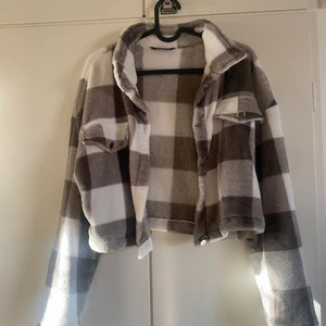 Jacka - Säljer denna jacka då den inte kommer till användning. Storlek S. 150 kr + frakt 66kr.