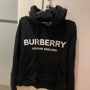 Burberry hoodie - Normal passform, mycket fint skick.