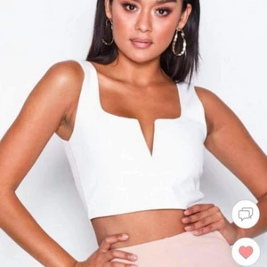 Vit topp - Söt liten vit topp från Nelly, XS🤍