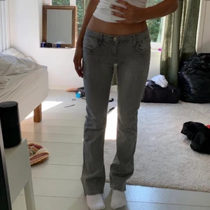 Gråa LTB jeans❤️ slutsålda överallt  - köpte dom på plick men säljer för dom är lite för stora💕, väldigt populära. Vid frågor skriv privat! Direktköp vid 700kr