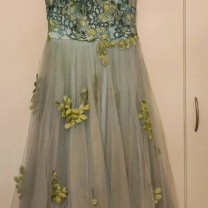 Fest/ förlövnings klänning - .