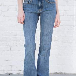 Säljer dessa jeans som är helt ny köpta ifrån brandy Melville. Helt nya precis fått dom men tyvärr tyckte jag inte om dom så tänkte sälja, skriv privat om du vill ha bilder på byxorna 