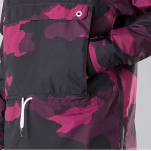 Dope skid/snowboard jacka - Säljer i princip ny dope jacka, använd fåtal gånger så i nyskick. Köptes för 1800kr. Mitt pris 800kr. Frakt tillkommer! Stl S men jag har vanligtvis M så lite större i storleken. 