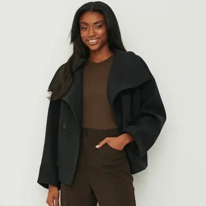 Nakd jacka - Jättesnygg och populär oanvänd jacka från nakd, slutsåld på hemsidan. Säljer då jag beställde hem två olika storlekar, jackan är i storlek 36. Vid flera intresserade blir det budgivning! Nypris 900kr