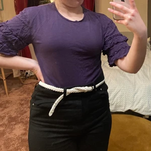 KappAhl strl XS - Jättefin lila tröja som jag säljer eftersom den blivit för liten för mig. Använt endast ett fåtal gånger. 