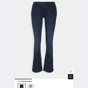 SÄLJER MINA SUPER SNYGGA lågmidjade ltb jeans. Slutsålda på hela Zalando i alla storlekar. Säljer då dom inte kommer till användning. Dom är helt oanvända.För egna bilder kontakta mig då❤️