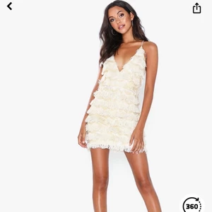 Klänning  - Klänning från Rare London i storlek UK14. Säljer för 500kr 🤍