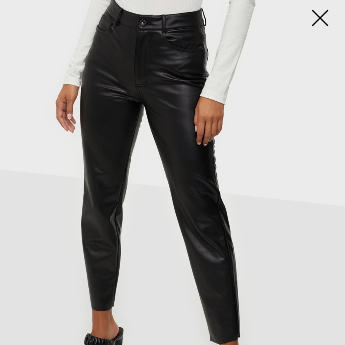 Svarta skinnbyxor