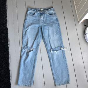 Jeans storlek 40. Säljer då dem blivit för stora.