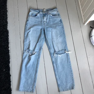 Jeans gina tricot  - Jeans storlek 40. Säljer då dem blivit för stora.