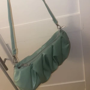 Grön väska  - Super fin och i ett super skick! 100kr INKL frakt!💓💓