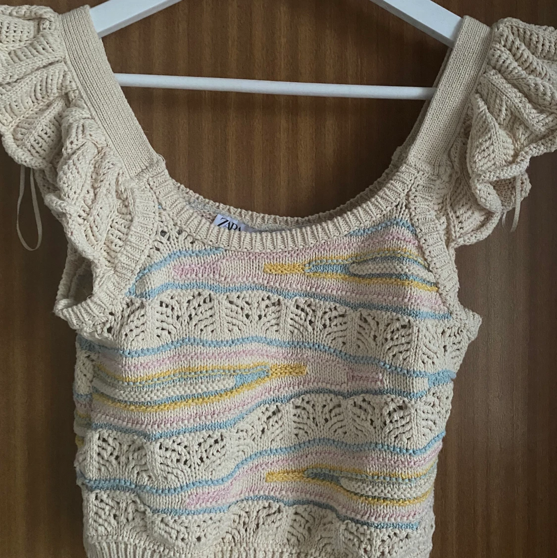 Stickad volang topp - 90