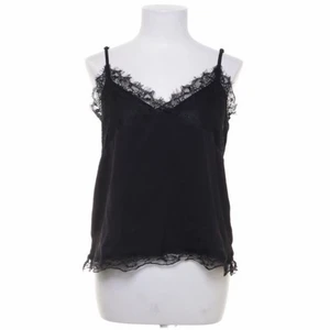 Svart linne - Supersnyggt svart linne med spets! Säljes för 85kr!💕