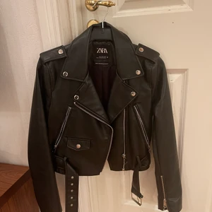 Skinnjacka - Snygg skinnjacka från Zara
