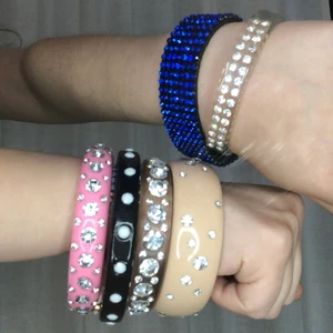 y2k armband - armbanden kostar 60kr/st. blåa armbandet med strass kostar 150kr. möts upp i stockholm eller fraktar 🖤