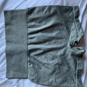 Gymshark shorts - Dupe på gymsharks vital seamless shorts. Står ingen storlek i shortsen men för små för mig som har M. Skulle säga att det är en XS/S. Aldrig använda. 