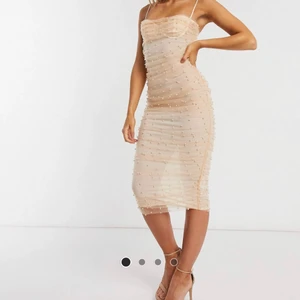 ASOS  - Säljer min klänning från ASOS. Endast använt 1 gång. Köpt den för 929kr 