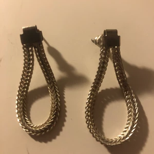 Örhängen  - Säljer dessa örhängen! Kom privat vid intresse!