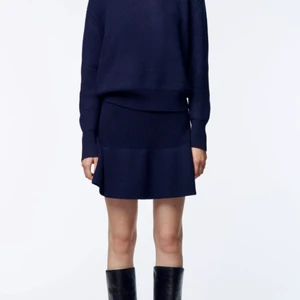 Zara kjol  - Säljer denna blåa stickade kjol ifrån Zara i storlek S ❤️