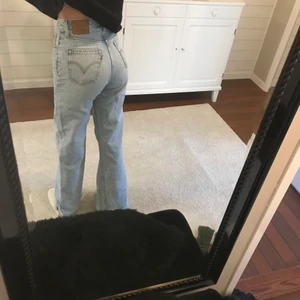 Levis jeans  - Säljer för 300, använda 4-5 gånger så skicket är bra! Stolek 25. Köparen står för frakt 