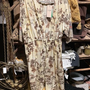 En fin mönstring kofta  - En väldigt vacker lång kofta,nästan aldirg används 