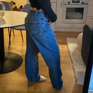Levis Jeans - Levis raka vintage Jeans köpta på Second hand för längesen. inköptes för 800 kr. Storlek. W36 L32. Herrmodell.  Skulle säga att den passar någon som är storlek L-XL.