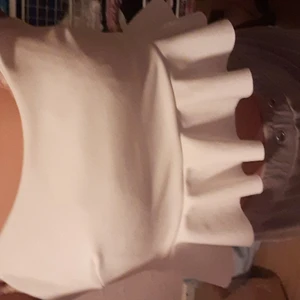 Parisian väldig snygg helt vitt . - Vitt snygg storlek XS och har en dragkedja i ryggen är en vitt snygg färg är- snyggt med alla kläder 