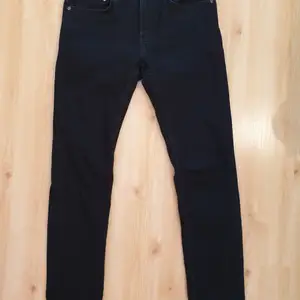 Svarta jeans från Lager 157. Storlek: 30/32. Oanvända. Säljes pga fel storlek. Nypris: 200kr.